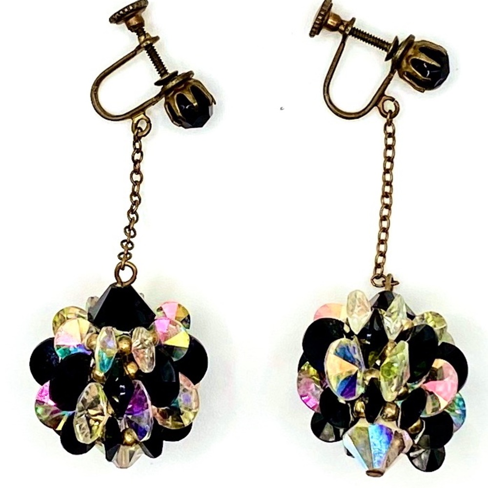 Vintage screw-on earrings in great condition! Pin-up, Rockabilly, so fun!!!